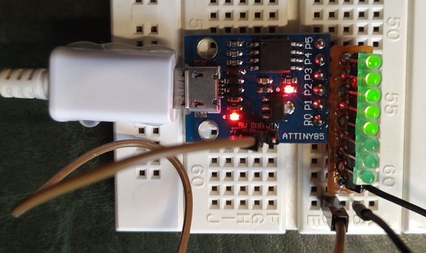 attiny85_mit_led_array.jpg